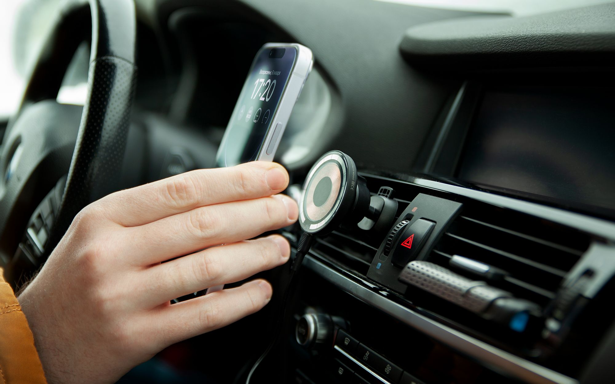 картинка Держатель для смартфона Cooper Auto Wireless с беспроводной зарядкой магазин Бизнес Презент