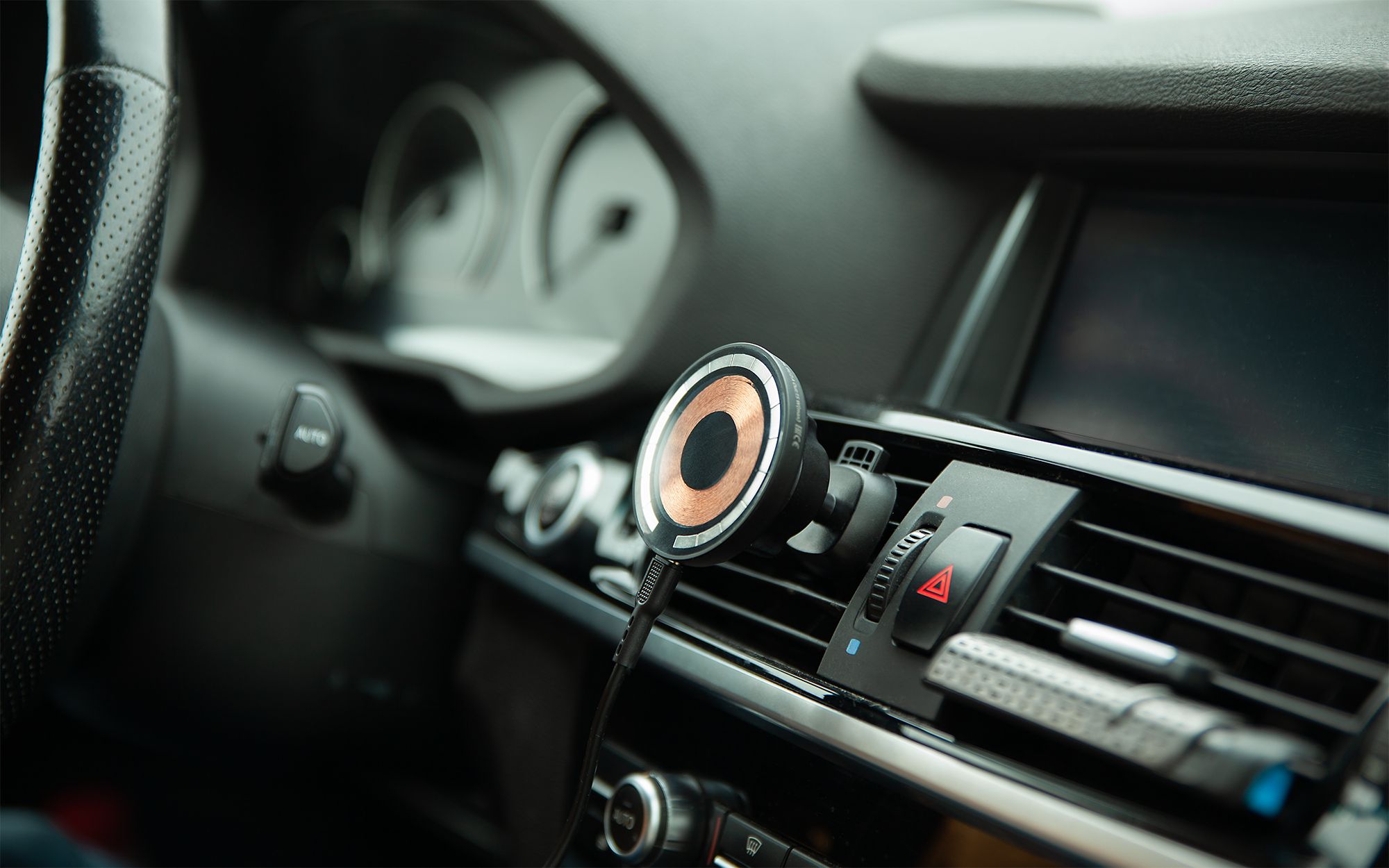картинка Держатель для смартфона Cooper Auto Wireless с беспроводной зарядкой магазин Бизнес Презент